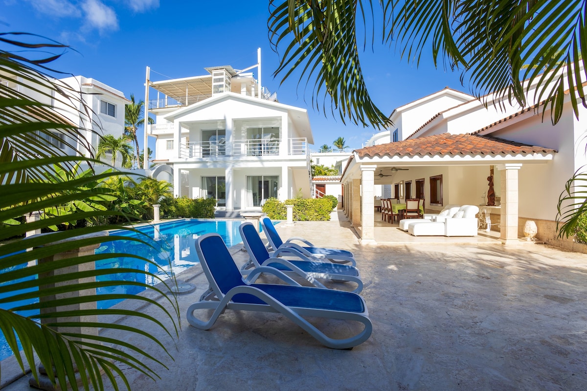 Beachfront Villa in Punta Cana: Private Pool, Maid