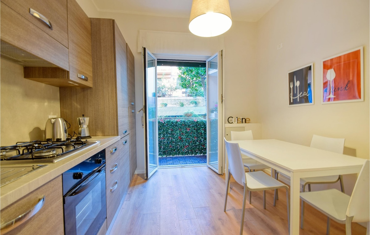 Gorgeous apartment in Genova with kitchen