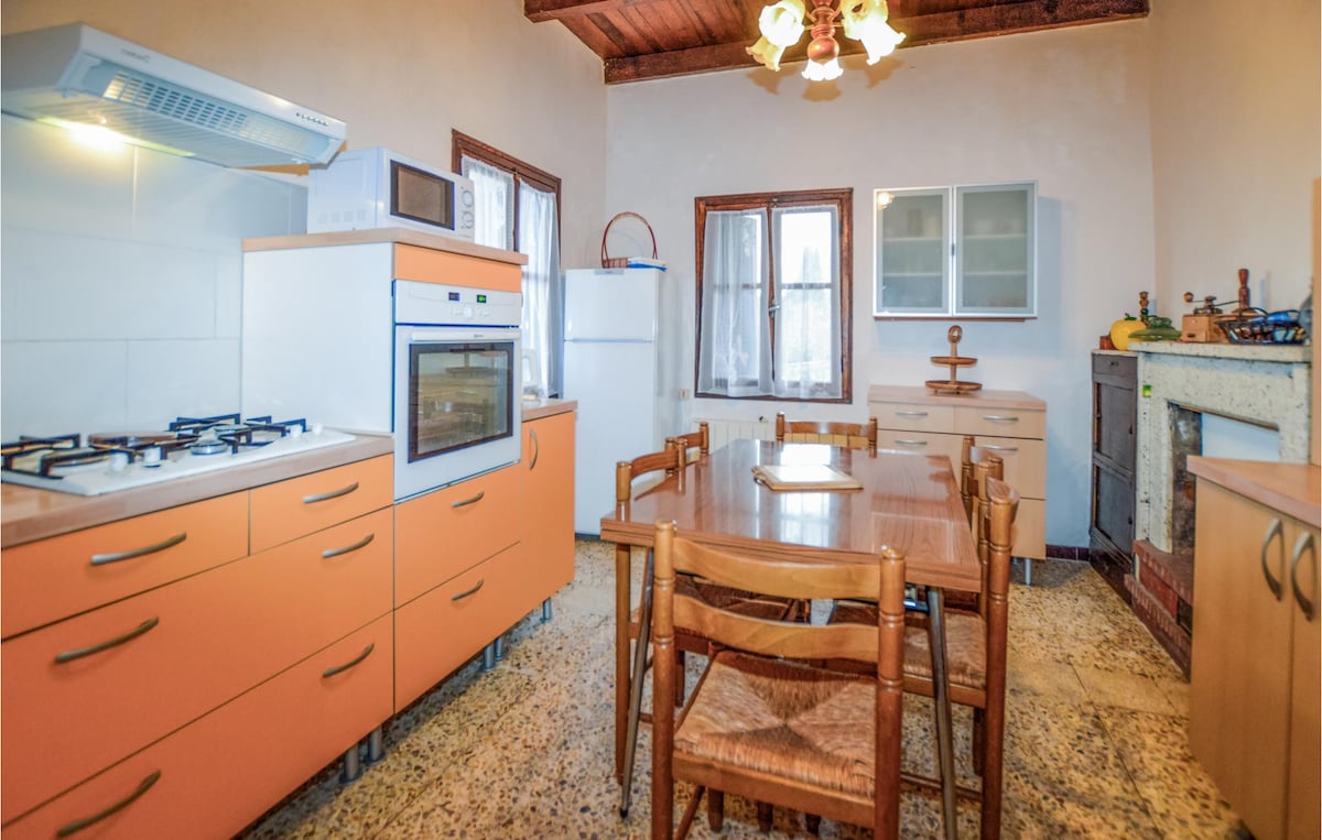 Lovely home in Anghione with kitchen