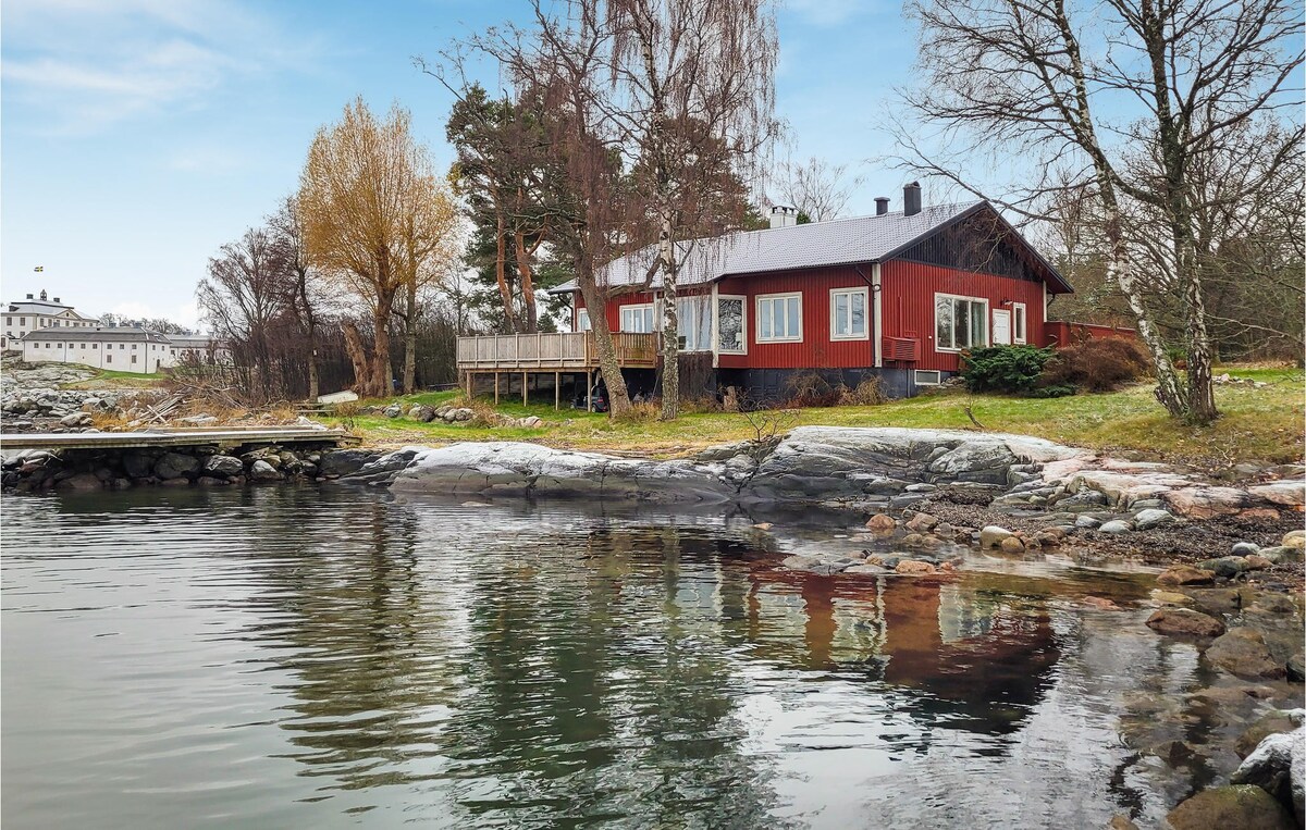Awesome home in Vikbolandet with house sea view