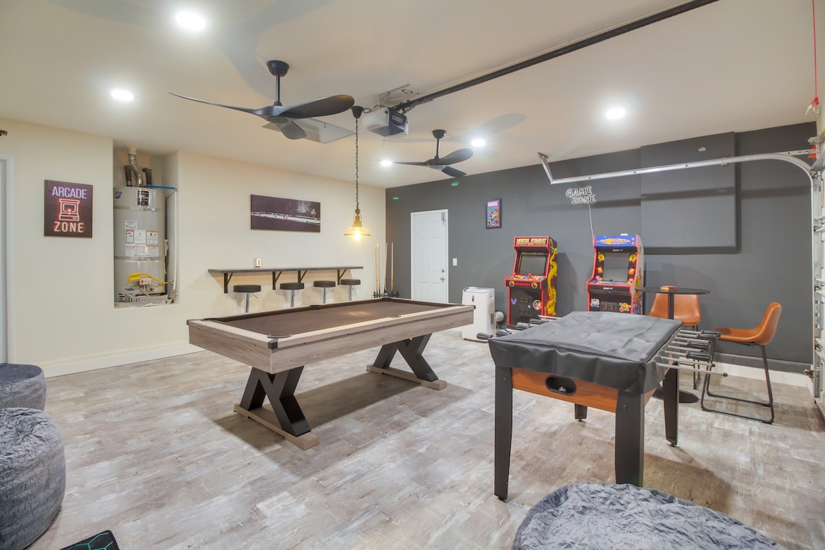 Ultimate Indio Oasis w/ Game Room + Gas Grill!