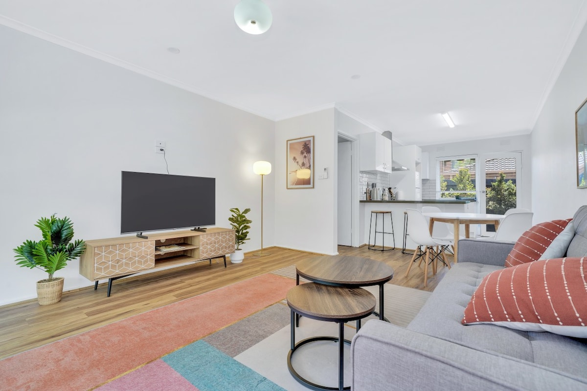 Cheltenham Delight - Renovated Two Bedroom Unit