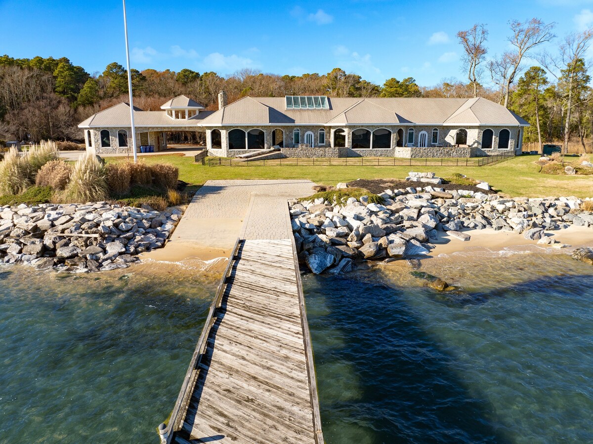 Bay House by AvantStay | Waterfront, Pier, Pond