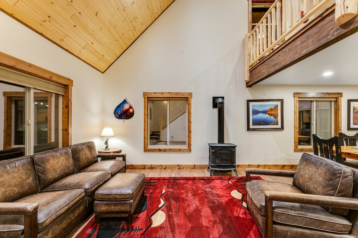 Two neighboring cabins with big views & fireplaces