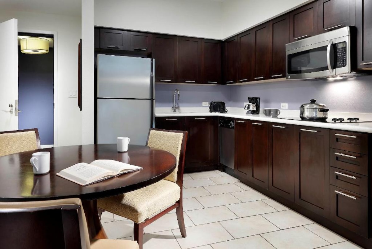 2BR Suite near AdventHealth Orlando