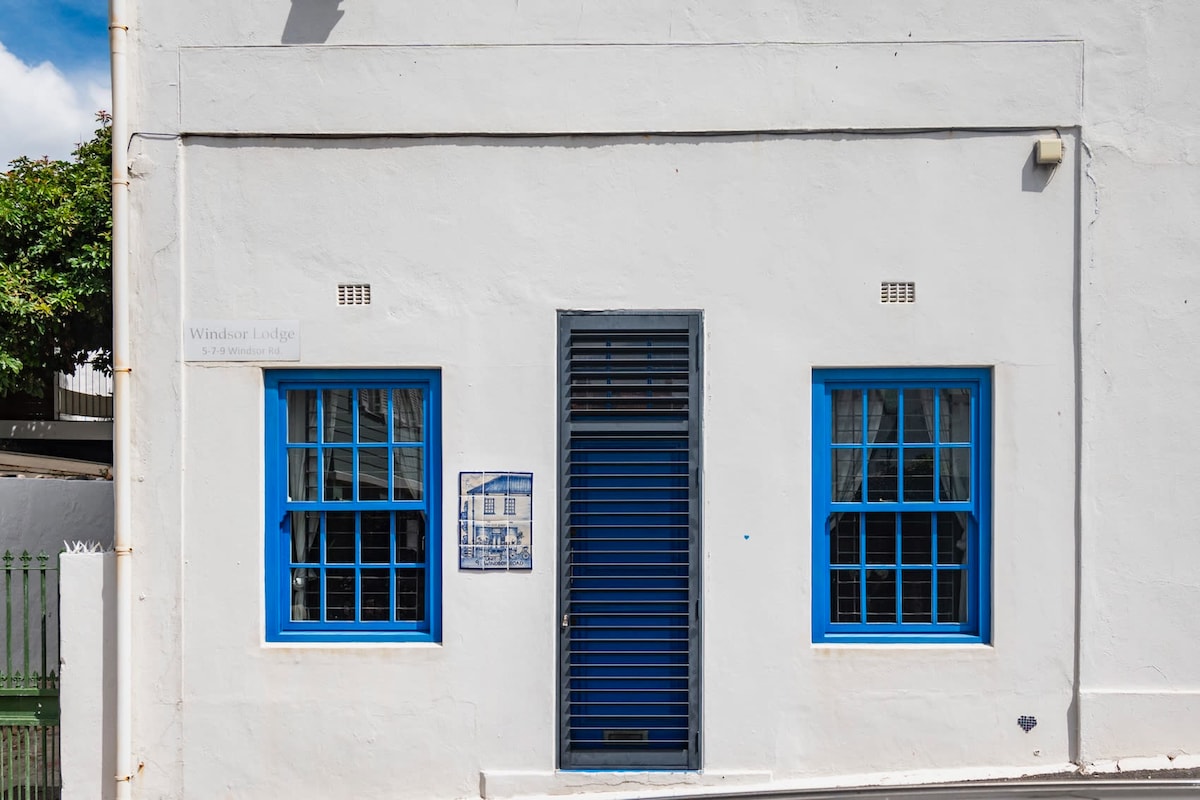 "The Old Shop" loft apt in the heart of Kalk Bay