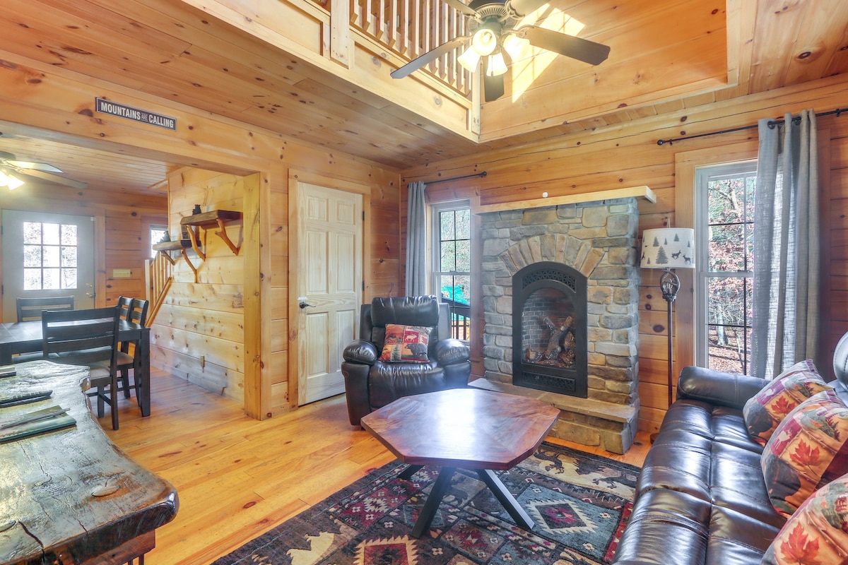 Peaceful Wardensville Cabin w/ Fire Pit!