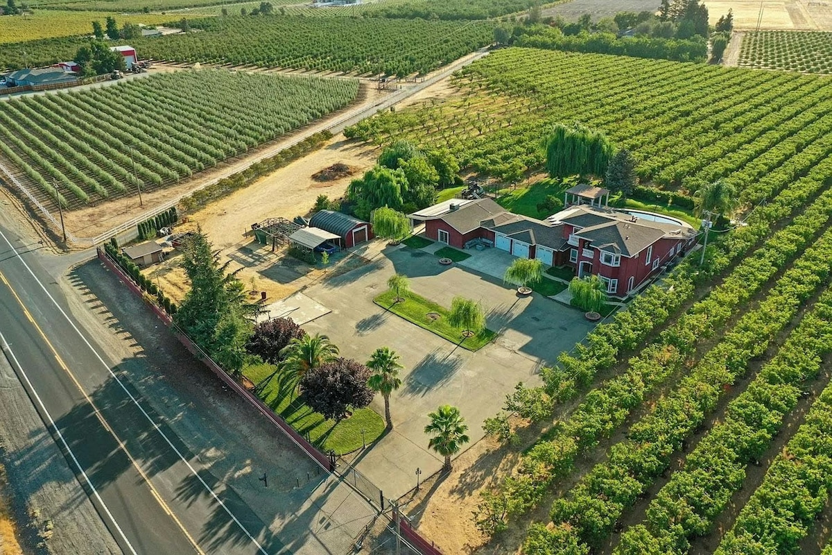 5BR countryside home lined with cherry trees