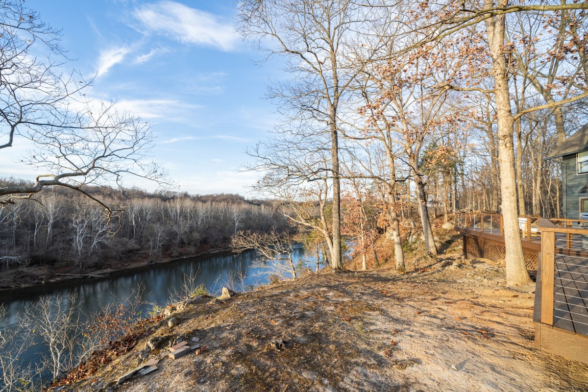 Exclusive Wooded Chalet w/ Magnificent River Views