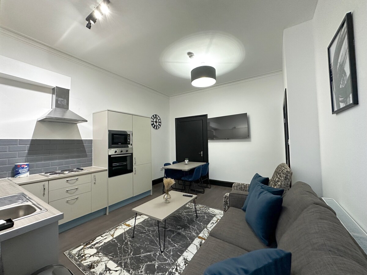 Deluxe 2 Bedroom Apartment 3