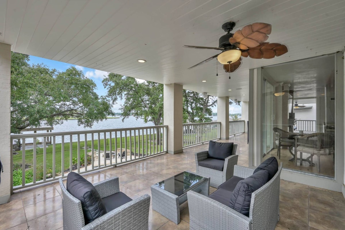 NEW! Luxury Retreat, Pool, Views, 2 Primary Suites