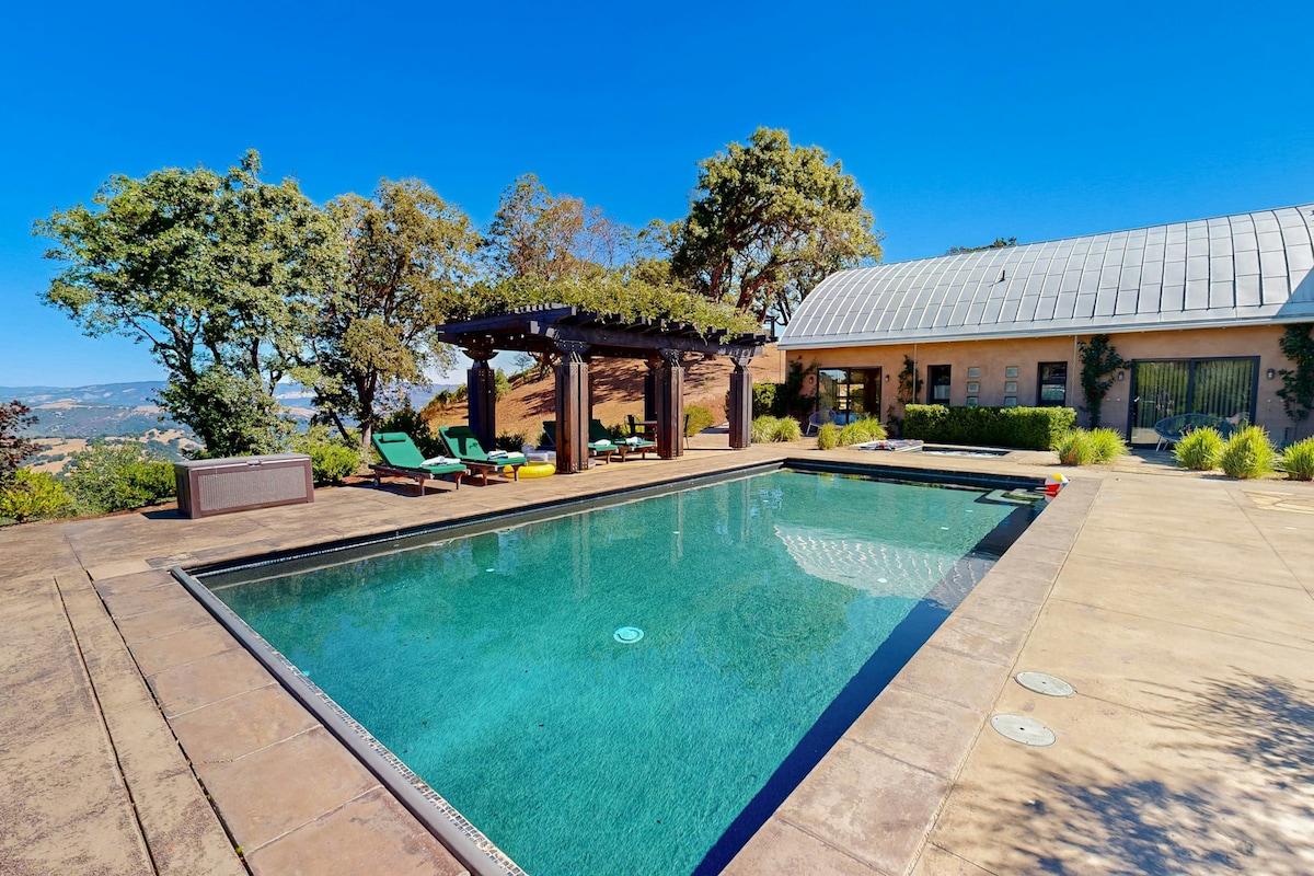 3BR mountain estate with a private pool & hot tub