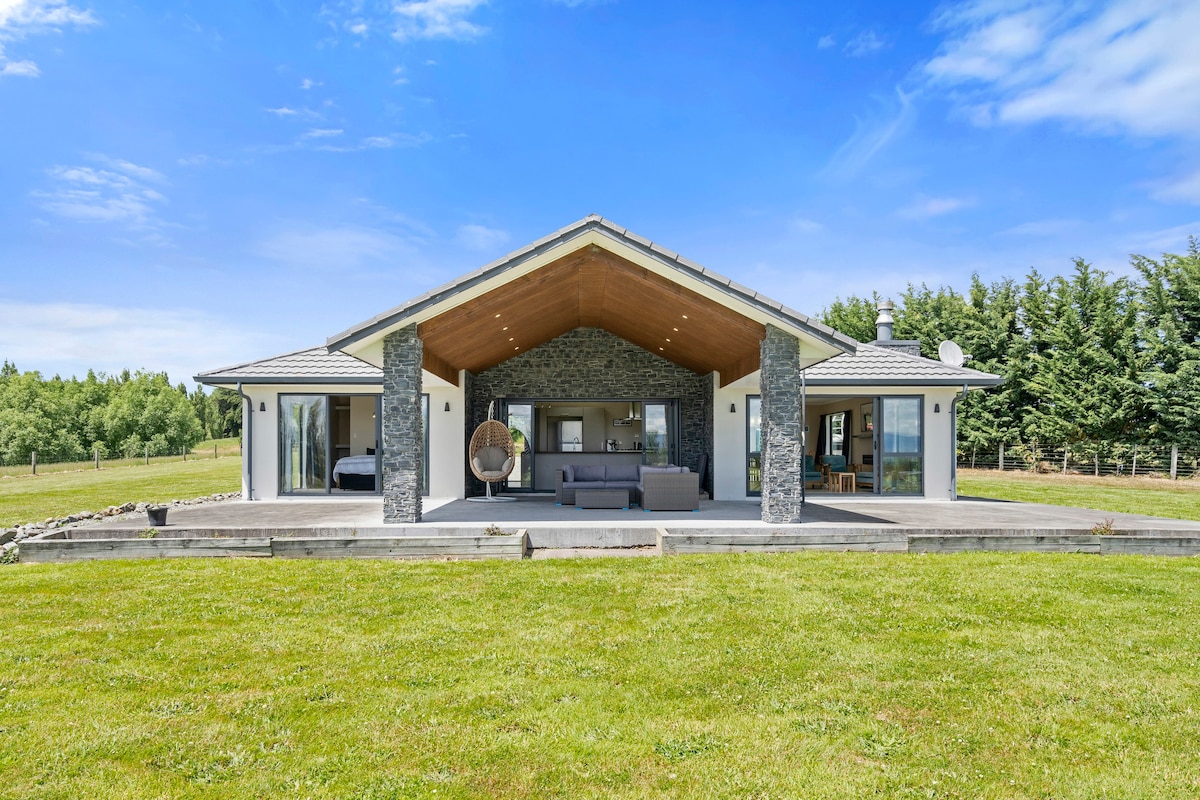 Meadowscape Hideaway - Martinborough Holiday Home