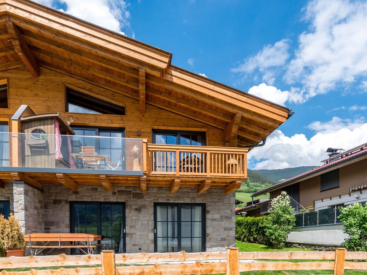 Luxury chalet with sauna right by the ski lift