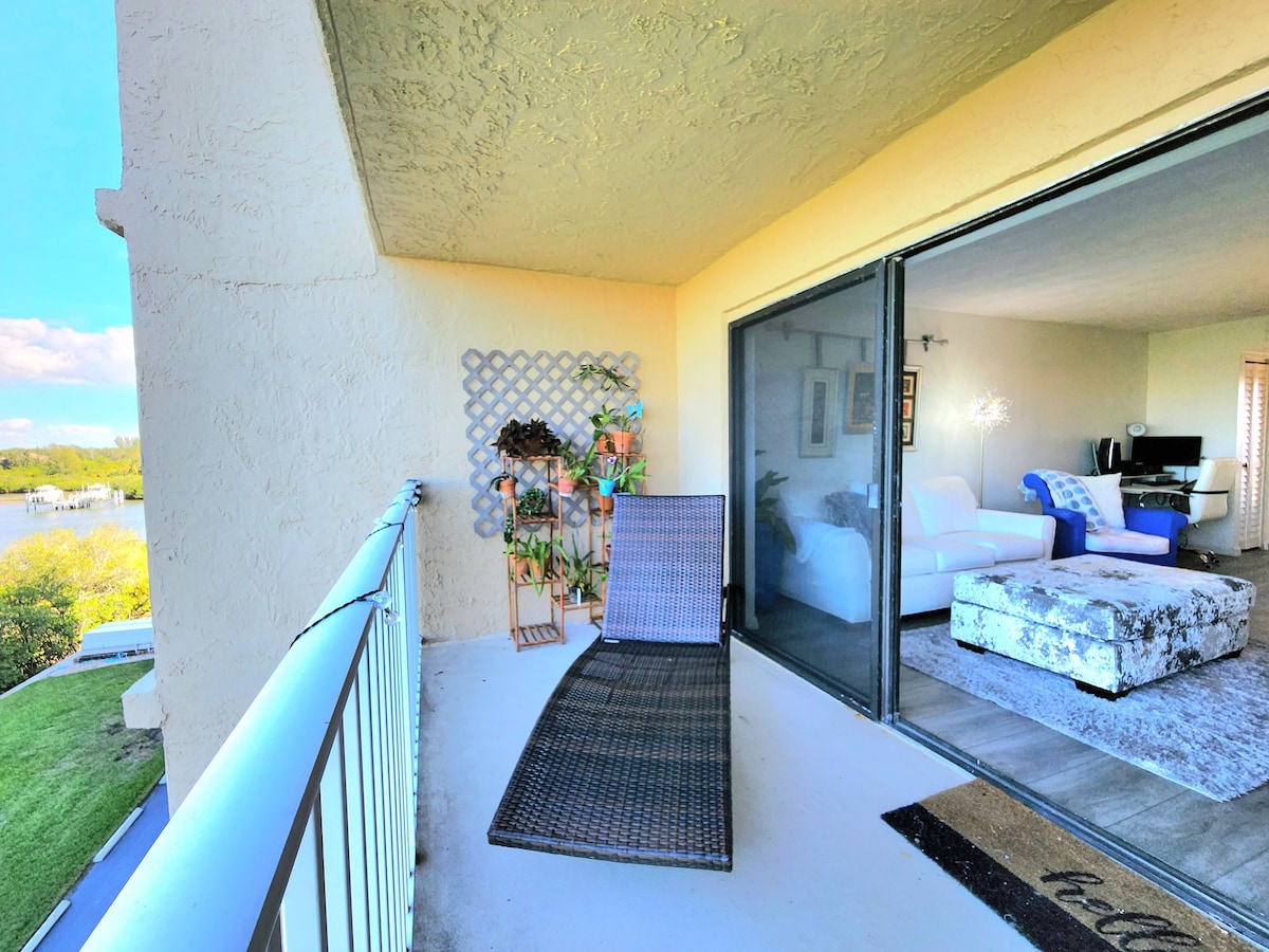 Bay Shores Yacht and Tennis Beach Condo 404