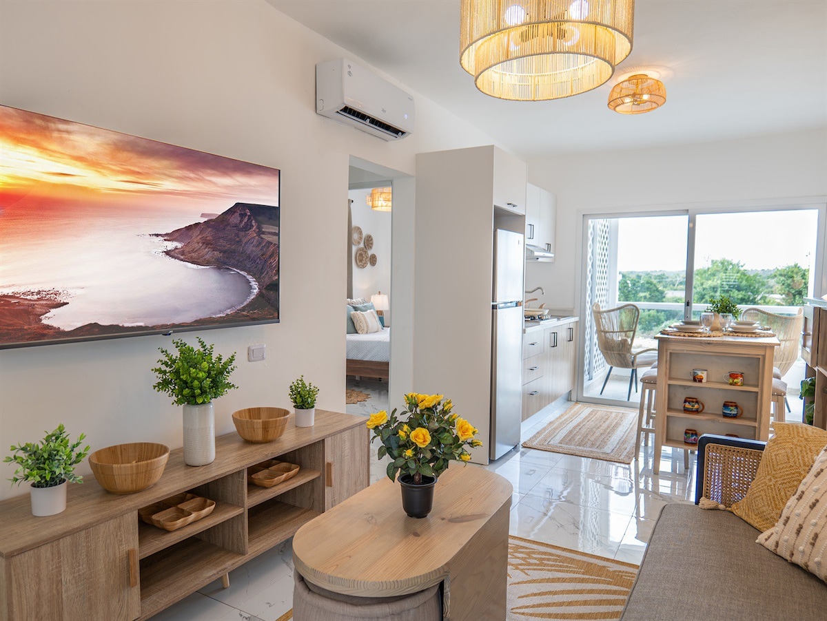 58" Smart TV|Beach Paradise|Coffee Bar