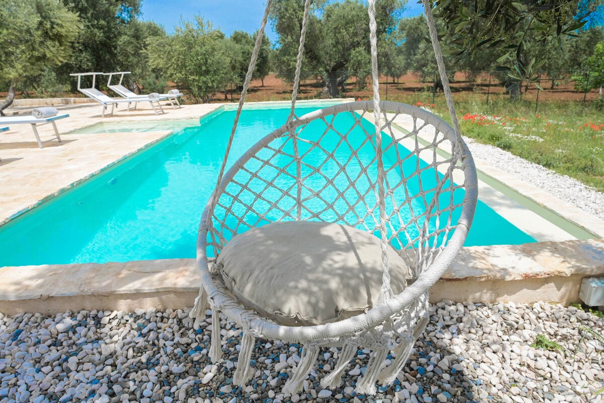 Trullo Delori with infinity Pool