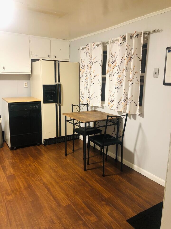 Simple 1 bedroom apartment in Marquette