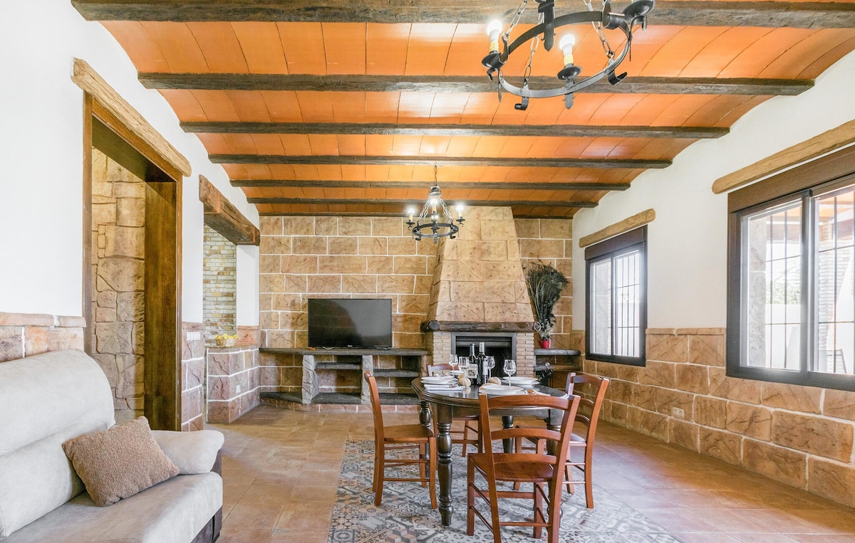 2 bedroom gorgeous home in Casariche