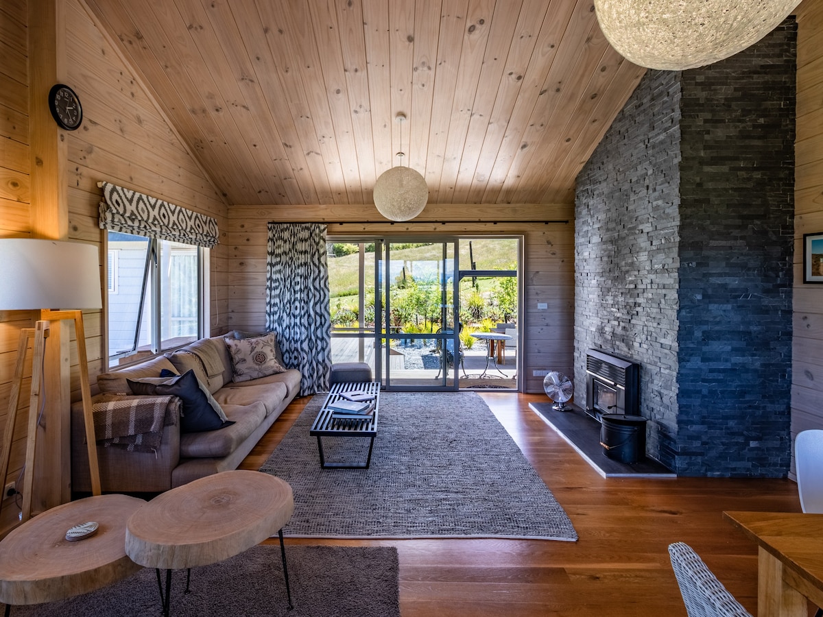 Paddock House - Motueka Holiday Home