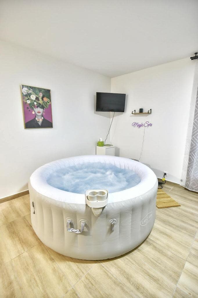 Magic Spa Studio Jacuzzi near Disneyland