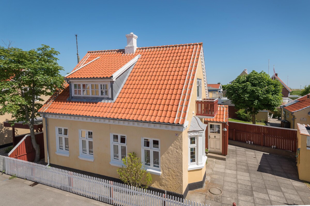 Very well maintained older Skagen home 020152