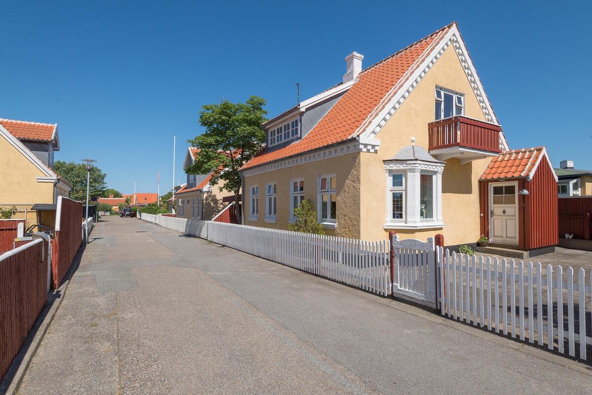 Very well maintained older Skagen home 020152