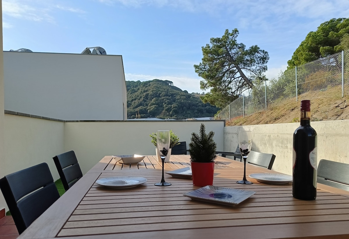 Ático terraza y vistas a la montaña en Arenys