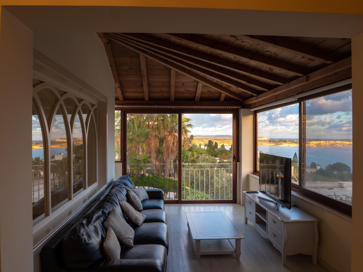 Villa Alexandra: Sunset Sea Views, Jacuzzi, Sauna