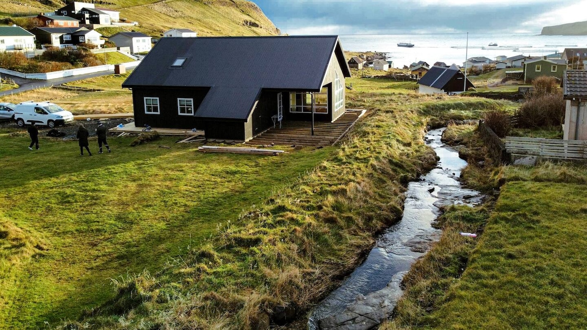 Modern vacation home in Froðba