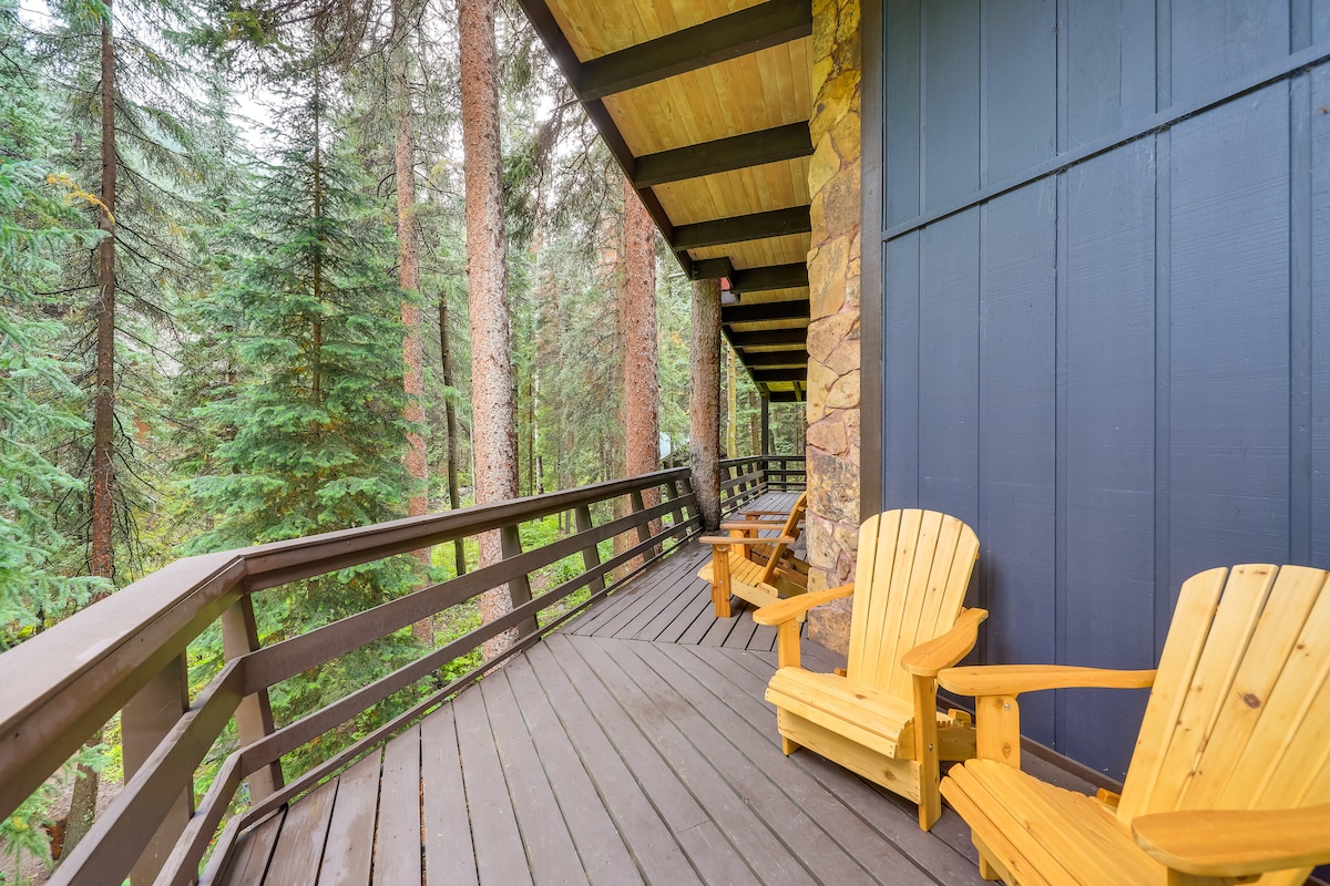 Mid-Century Cabin: Creekside, Easy Access to i-70