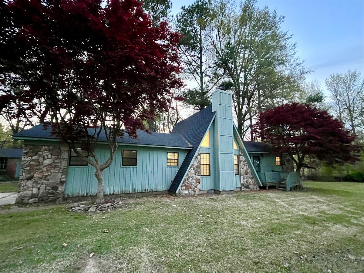 Doc's Cottage - A-Frame in Piggott, AR