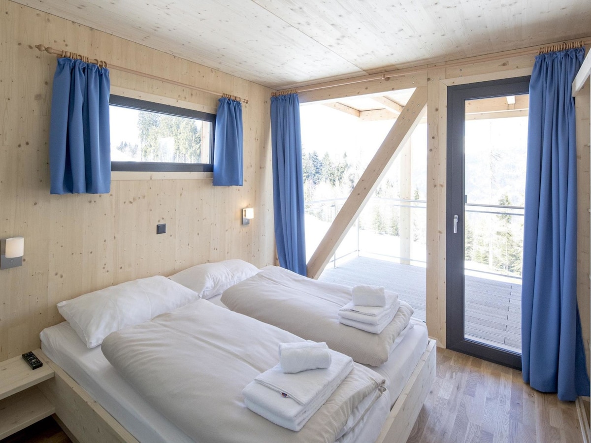 Superior #12 Sauna&Sprudelwanne innen by Interhome