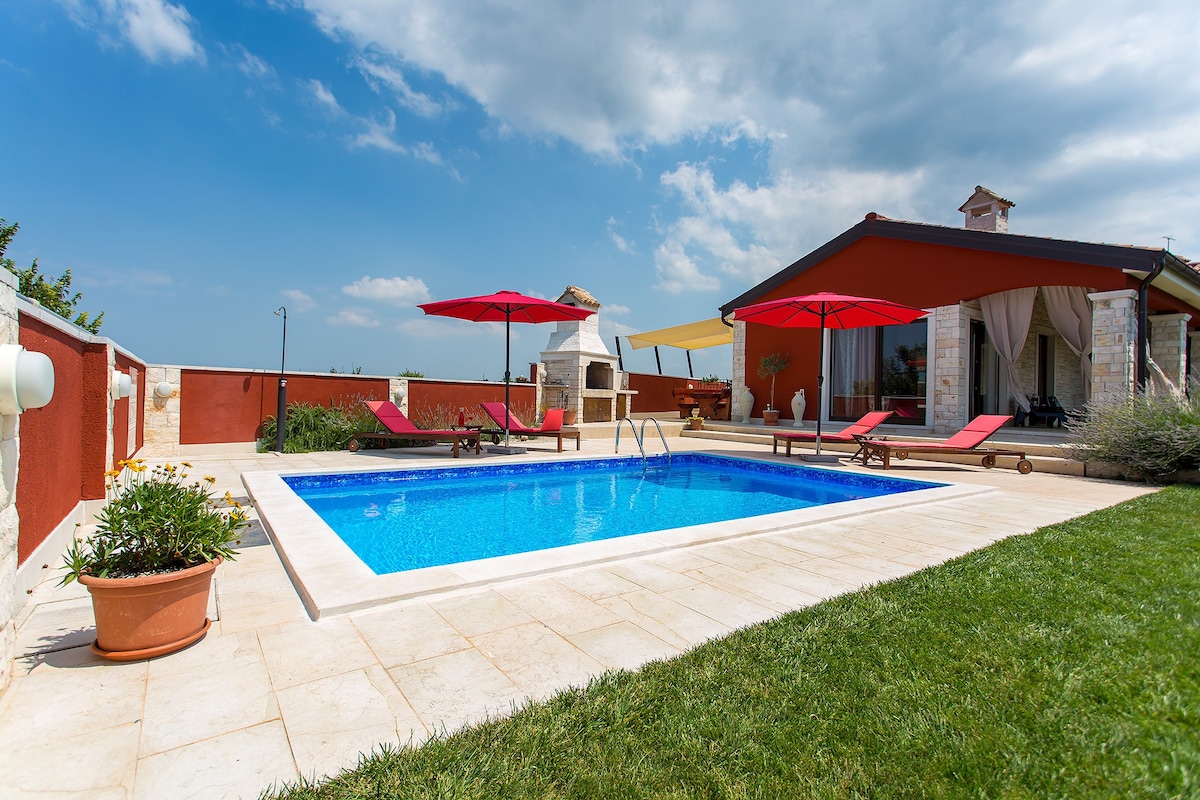 Activity villa Marula with outdoor pool in Buje