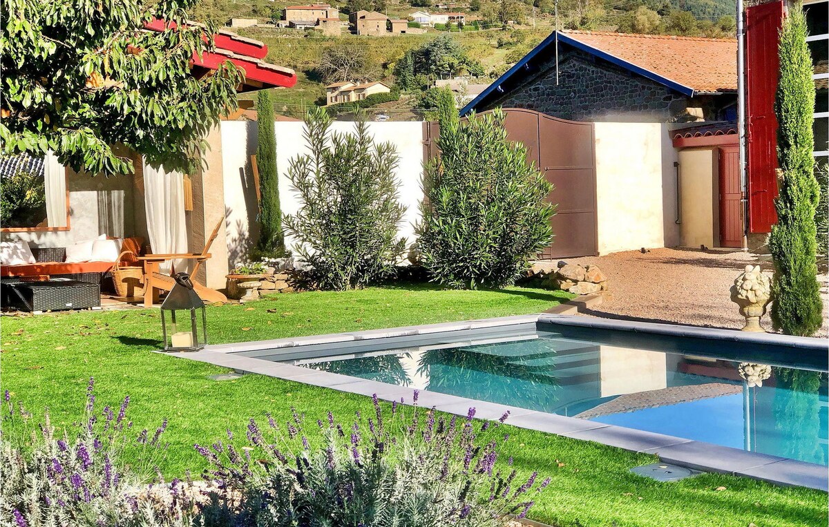 Home in Empurany with outdoor swimming pool
