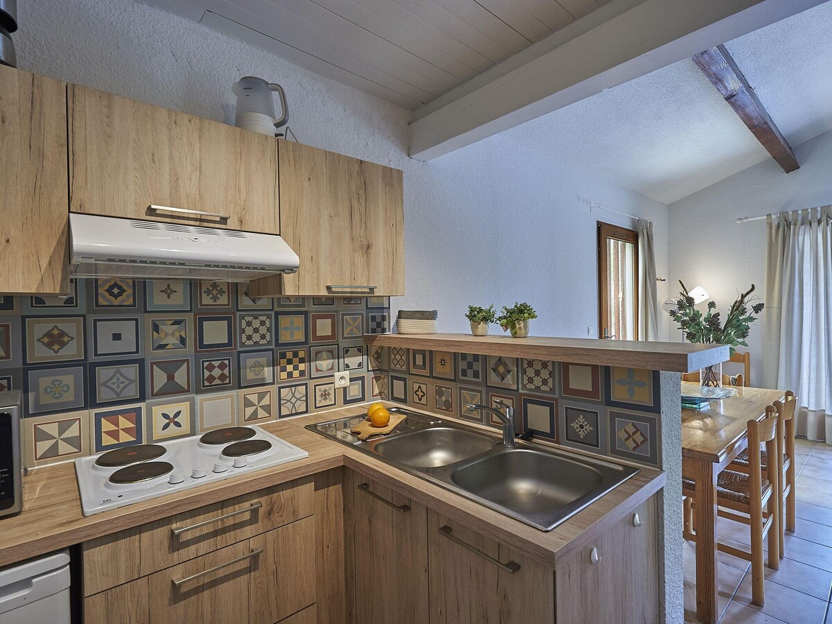 Tidy bungalow with dishwasher on a green domain