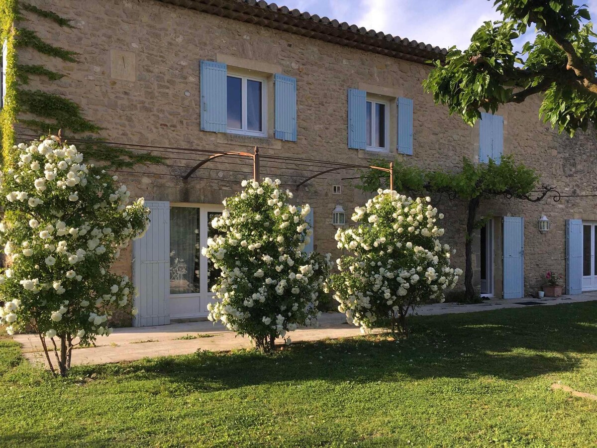 Air-conditioned Provençal farmhouse with private p