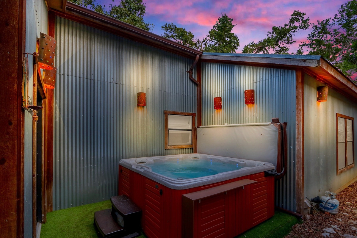 Tangled Oaks Guest House I热水浴缸、电动汽车充电桩、