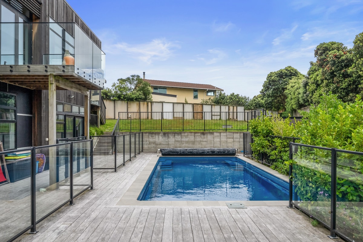 Sun and Serenity - Waikanae Beach Holiday Home