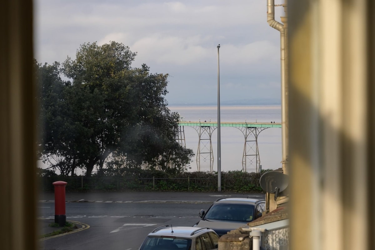 Gorgeous Apartment Seconds from Seafront, Clevedon