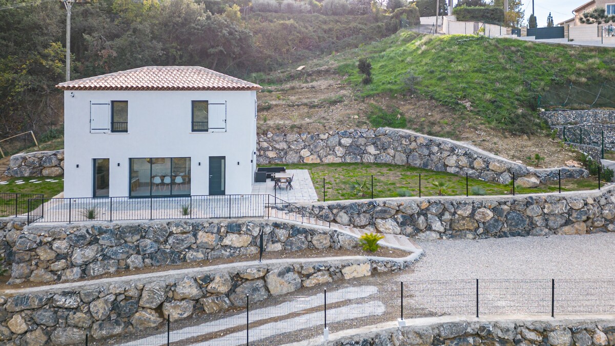 里维埃拉别墅（ Villa Riviera ） -位于大海和山之间的新房源