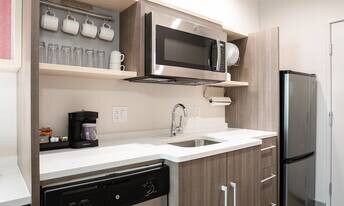 Family Getaway: 3 Units with Kitchenette! Pool!