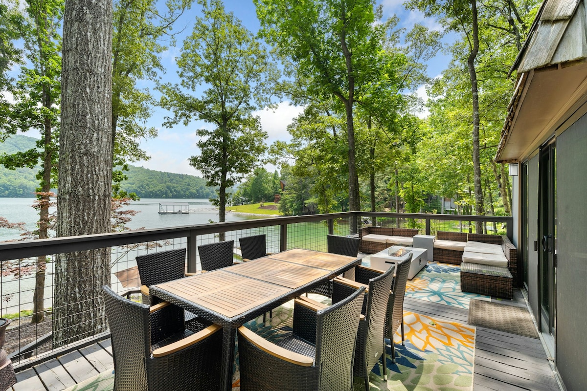 5BR Lakefront | Hot Tub | Dock | Fireplace