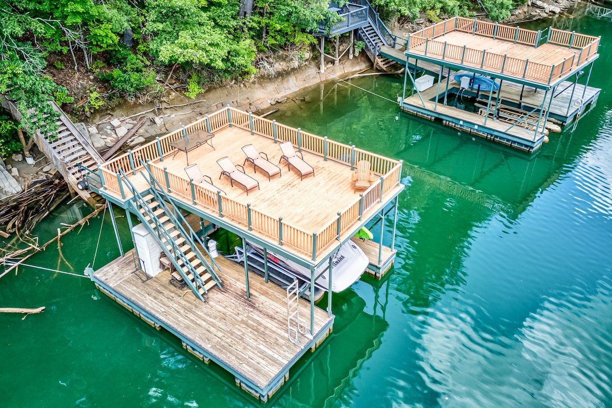 Lovely 4BR Lakefront | Hot Tub | Dock | Deck