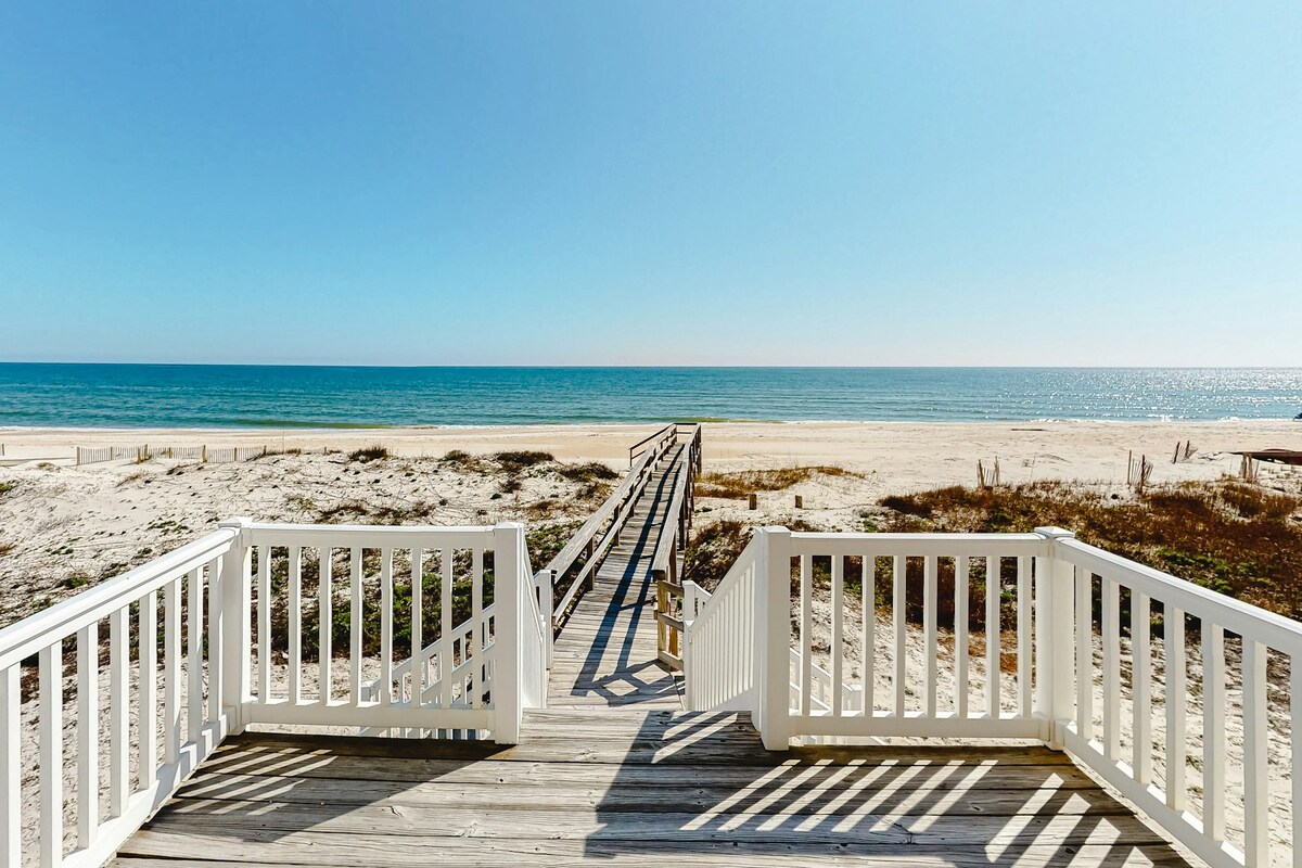3BR Oceanfront Dog Friendly | Private Pool