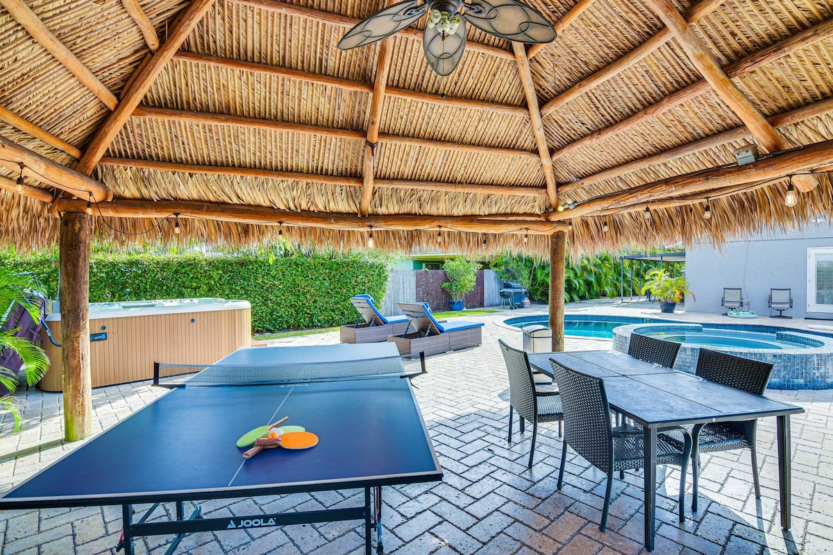 Miami Retreat w/ Pool, Hot Tub & Backyard Oasis!
