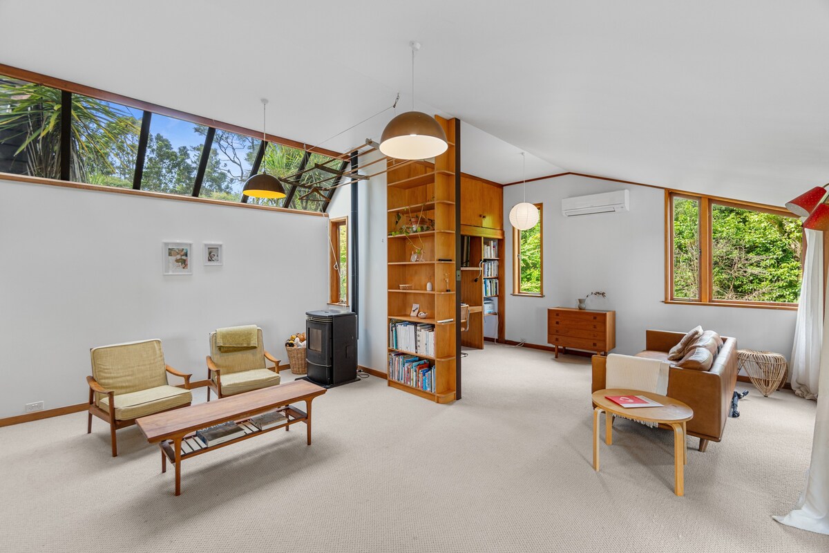 Treetop Sanctuary - Titirangi Holiday Home