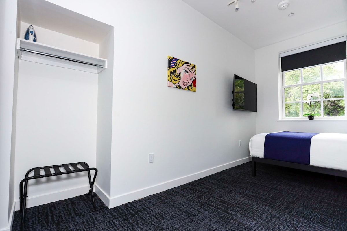 Stylish Hotel Room in Boston's Fenway - Unit #104