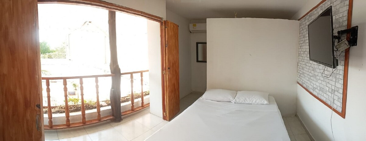 Hb4 Double Room with Private Bathroom and Balcony