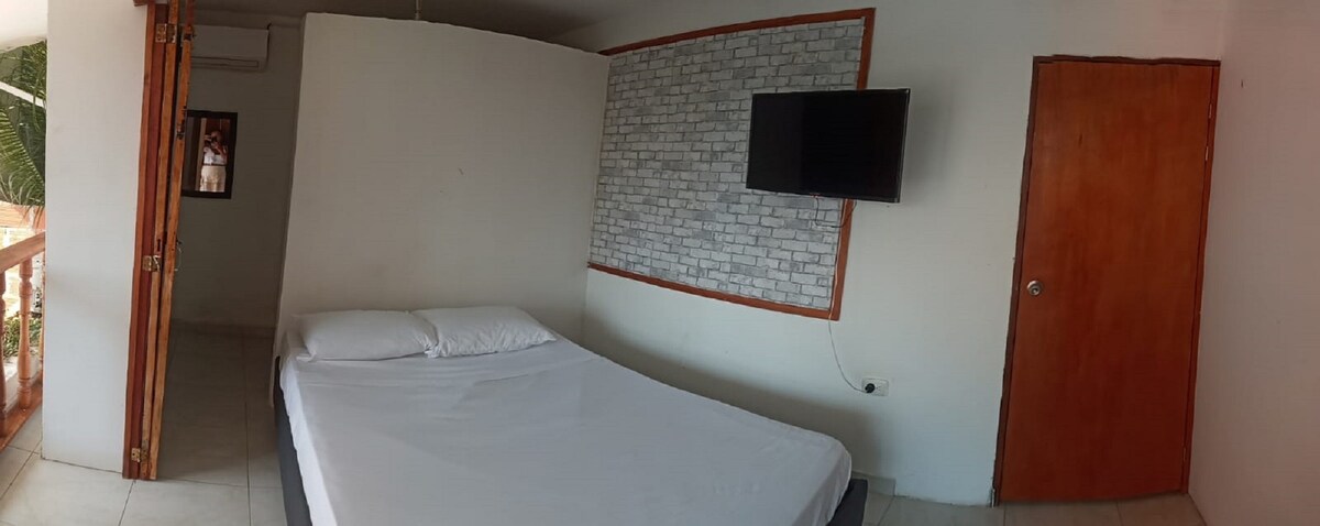 Hb4 Double Room with Private Bathroom and Balcony